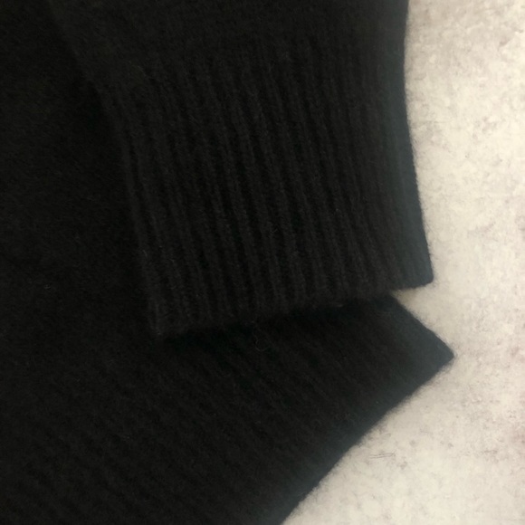 C by Bloomingdales Cashmere Varsity Stripe V-Neck Sweater, Blk/Ivory XL NWT - Picture 6 of 6